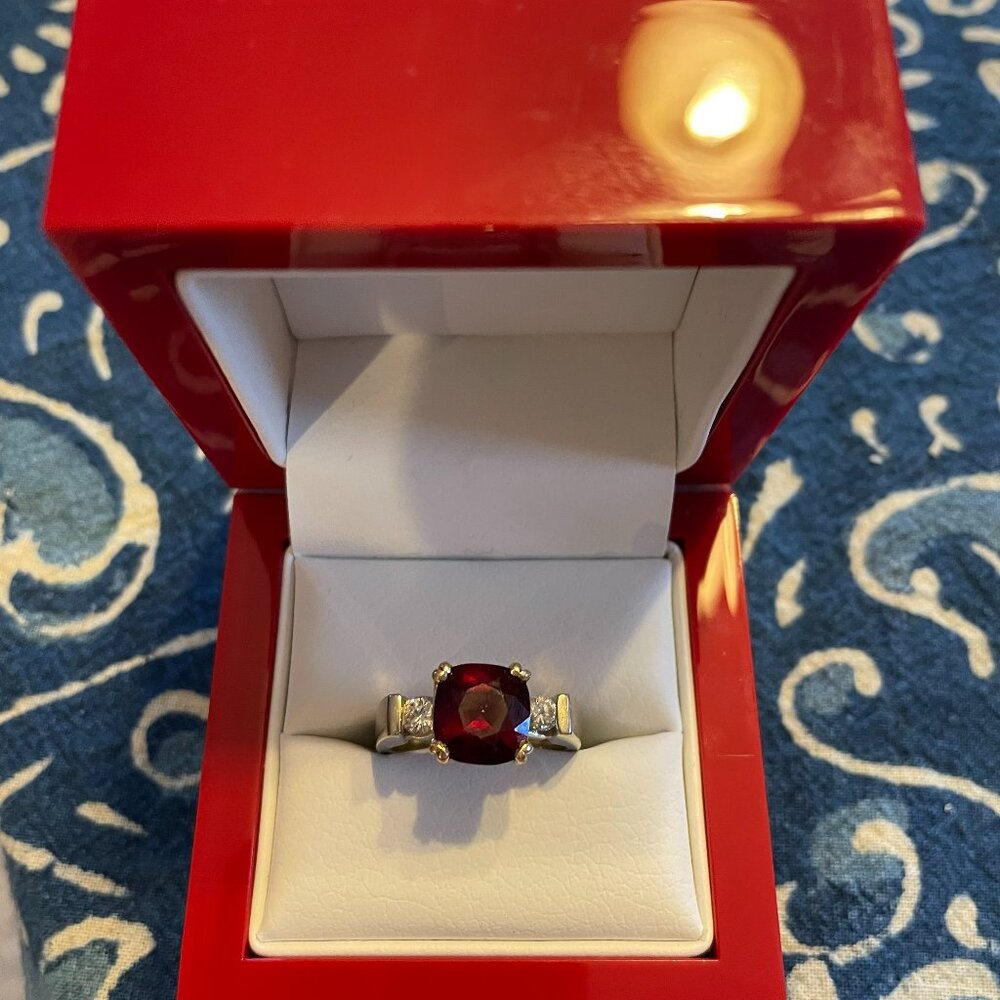 Garnett/diamond ring